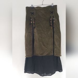 Pyramid collection skirt L